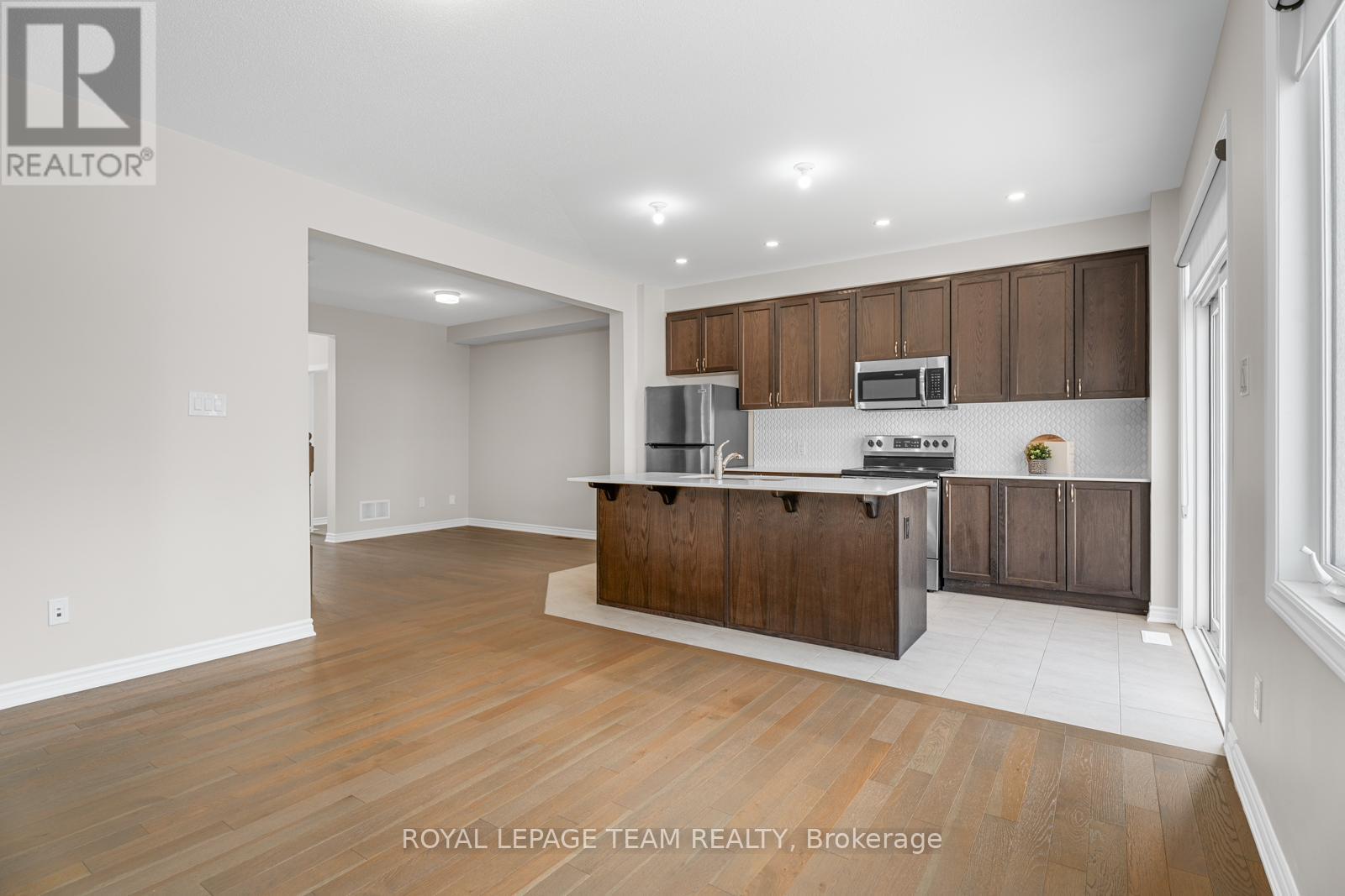 13 Bermondsey Way, Ottawa, Ontario  K2S 2Y7 - Photo 12 - X12053329