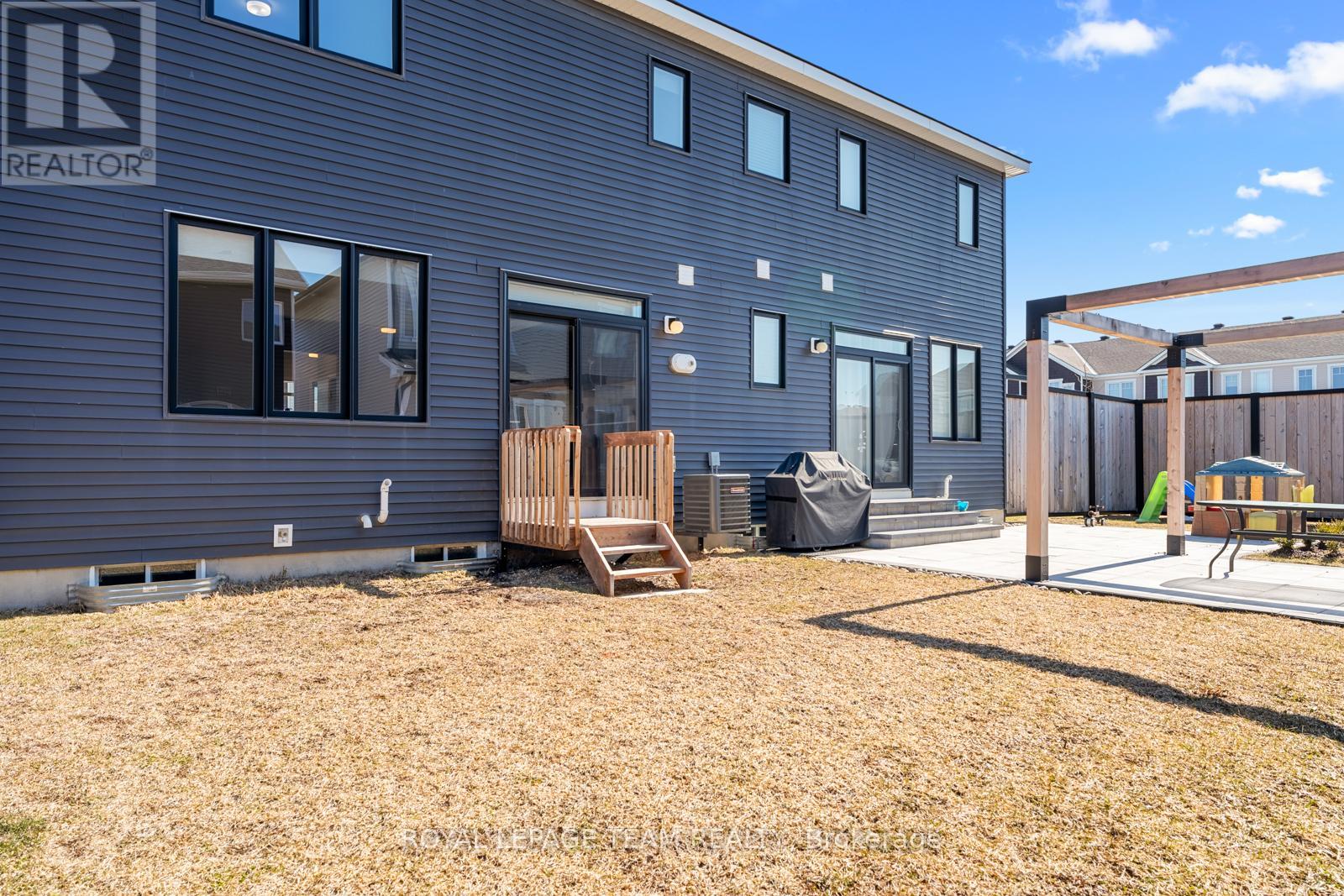 13 Bermondsey Way, Ottawa, Ontario  K2S 2Y7 - Photo 27 - X12053329