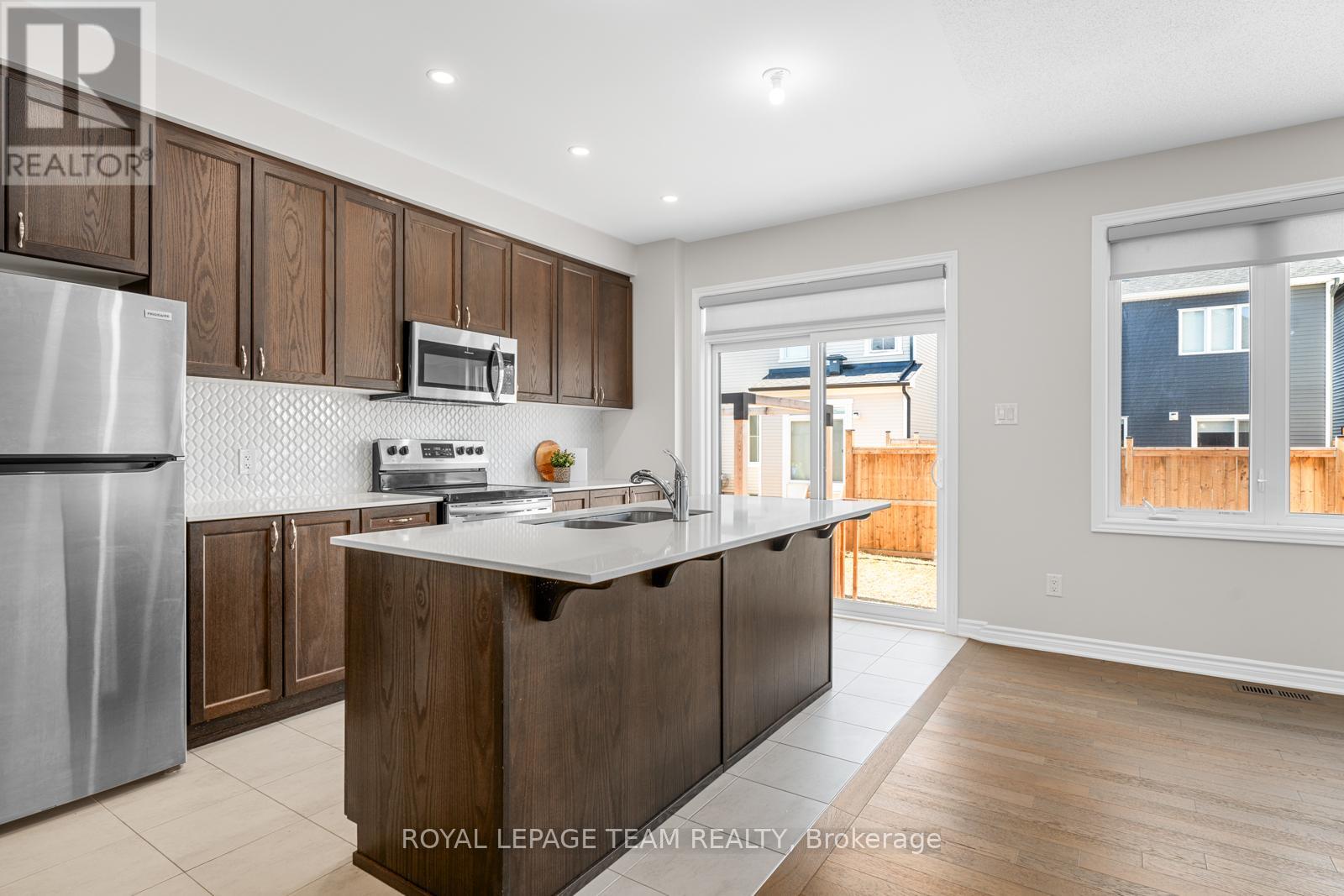 13 Bermondsey Way, Ottawa, Ontario  K2S 2Y7 - Photo 6 - X12053329