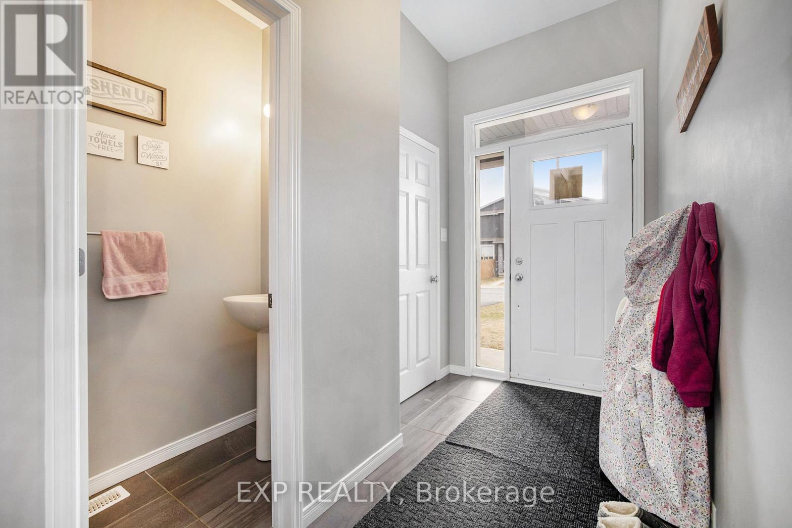 62 Riddell Street, Carleton Place, Ontario  K7C 0J8 - Photo 4 - X12053366