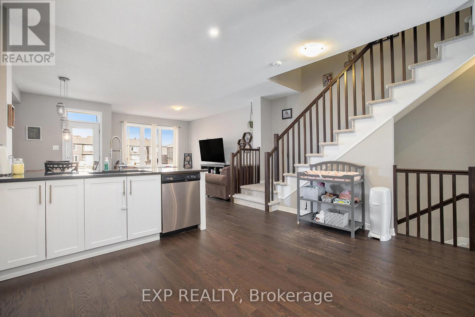 62 Riddell Street, Carleton Place, Ontario  K7C 0J8 - Photo 6 - X12053366