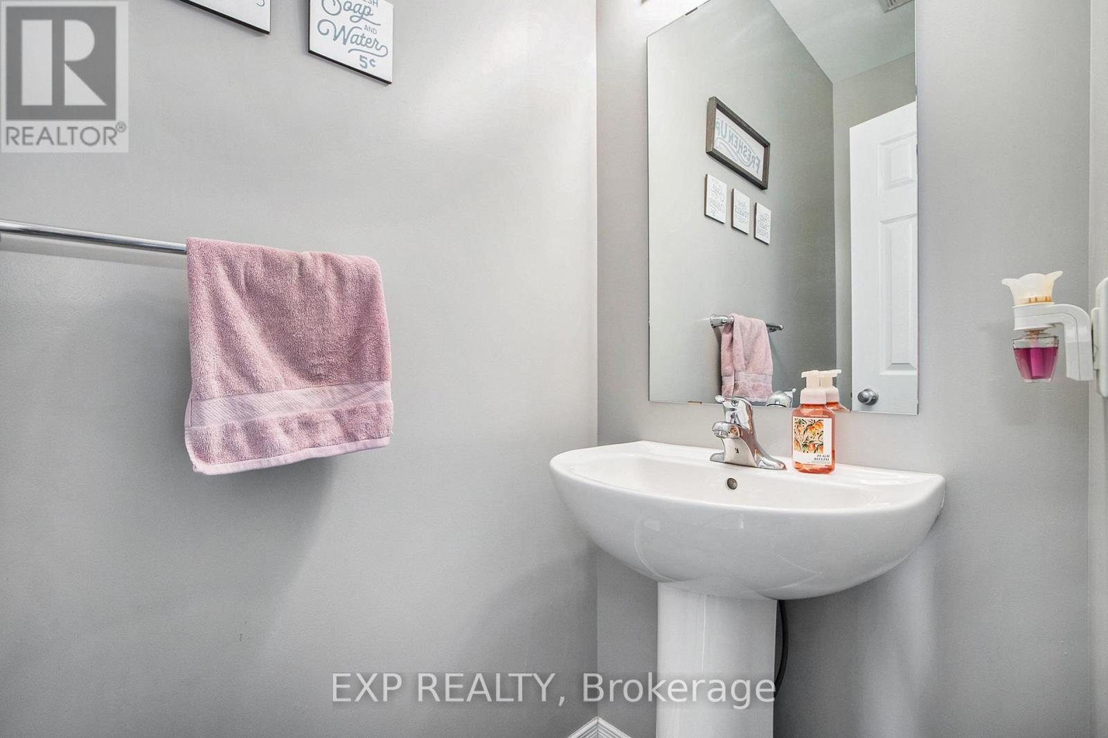 62 Riddell Street, Carleton Place, Ontario  K7C 0J8 - Photo 7 - X12053366