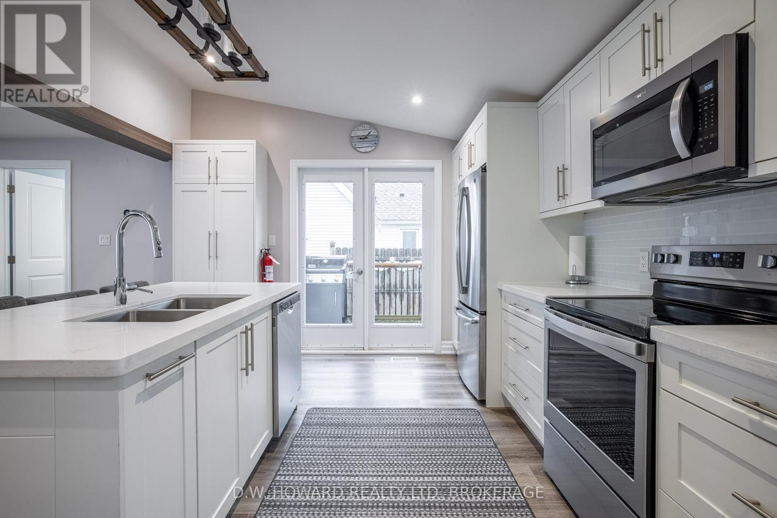 474 Lakeshore Road, Fort Erie, Ontario  L2A 1B5 - Photo 15 - X12053484