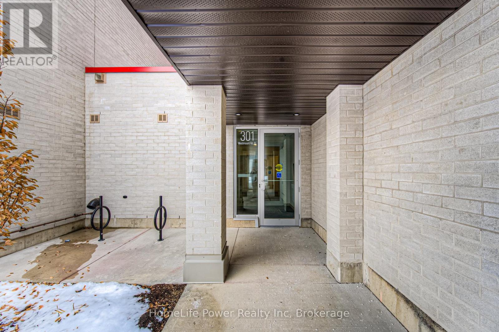 203 - 301 Westmount Road, Kitchener, Ontario  N2M 5M9 - Photo 3 - X12053486