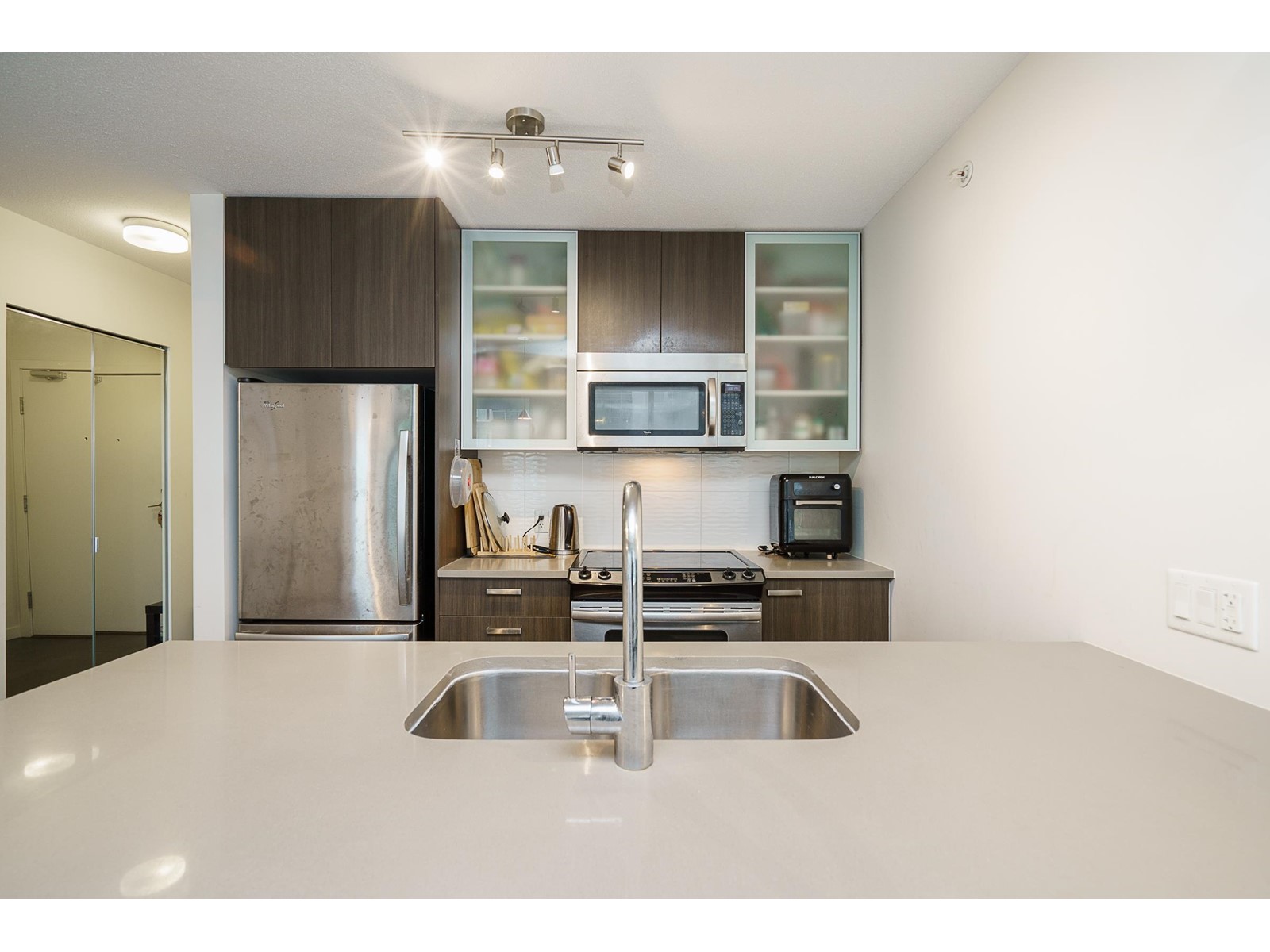 607 13325 102A AVENUE, surrey, British Columbia
