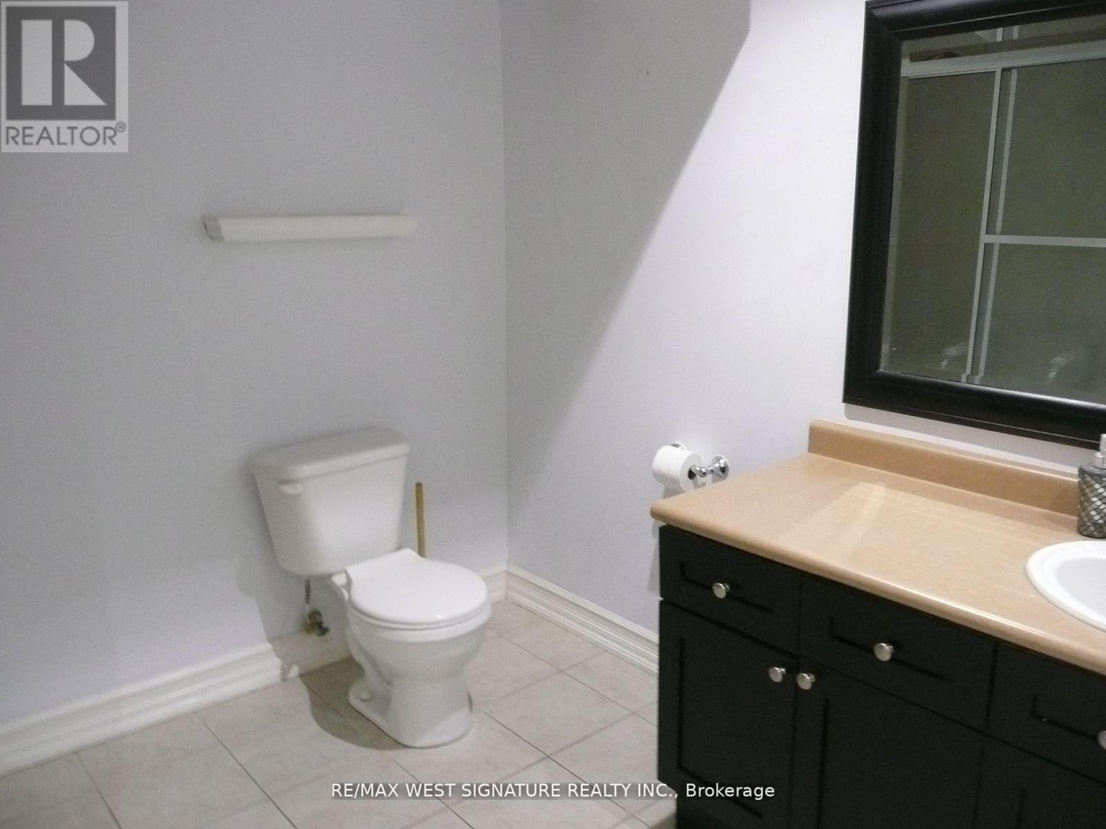 70 Robertson Close, Vaughan, Ontario  L6A 2G7 - Photo 11 - N12053253