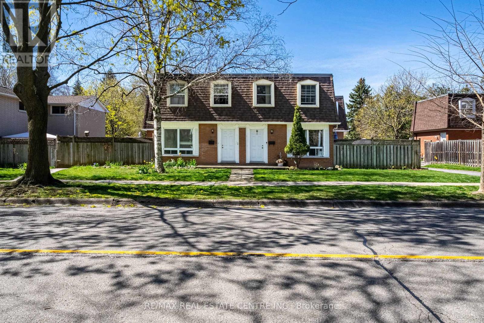 648-654 Francis Road Sw, Burlington, Ontario  L7T 3X7 - Photo 1 - W12053200