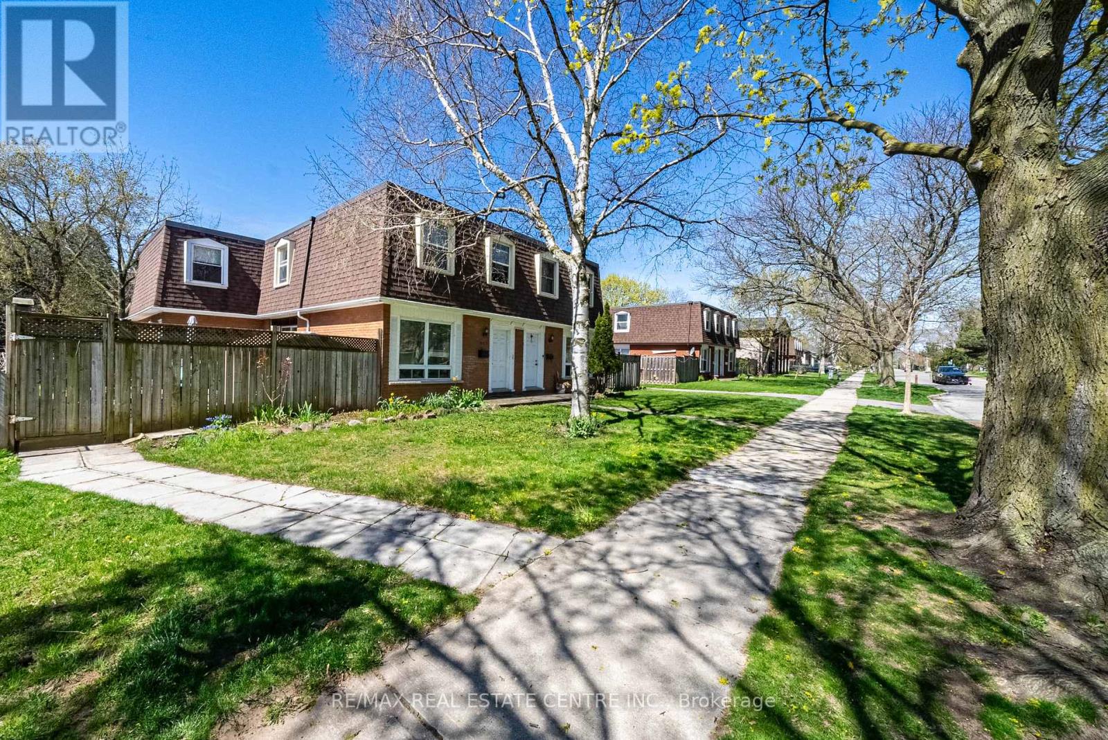 648-654 Francis Road Sw, Burlington, Ontario  L7T 3X7 - Photo 4 - W12053200