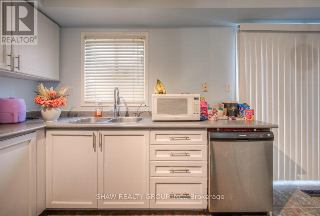 5134 Des Jardines Drive, Burlington, Ontario  L7L 6L7 - Photo 14 - W12053351