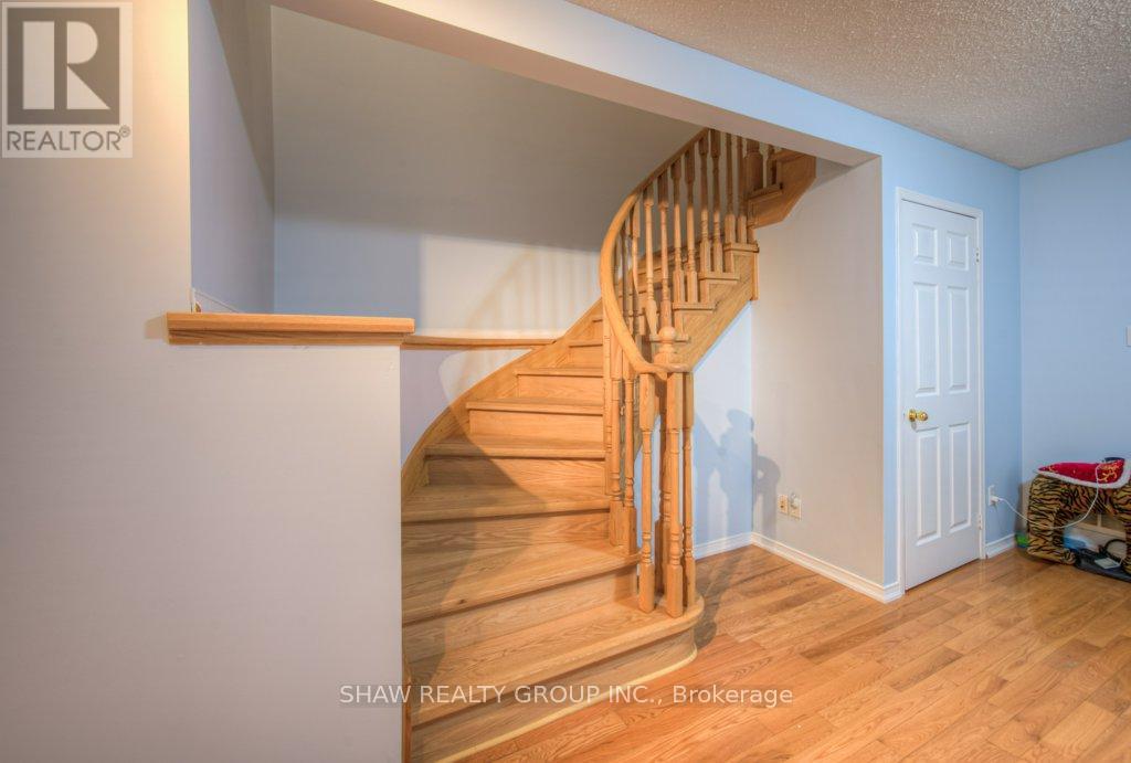 5134 Des Jardines Drive, Burlington, Ontario  L7L 6L7 - Photo 18 - W12053351