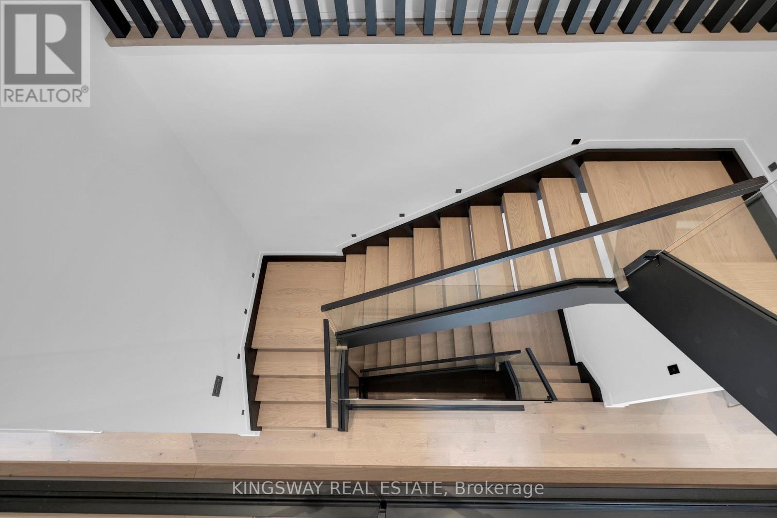 17 Broadview Avenue, Mississauga, Ontario  L5H 2S8 - Photo 38 - W12053445