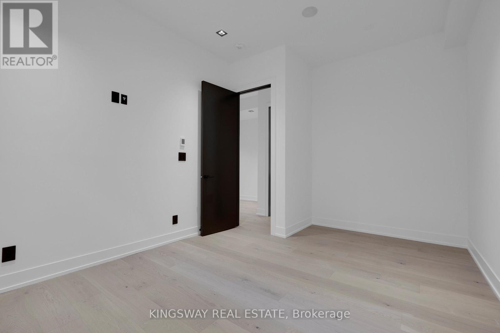 17 Broadview Avenue, Mississauga, Ontario  L5H 2S8 - Photo 45 - W12053445
