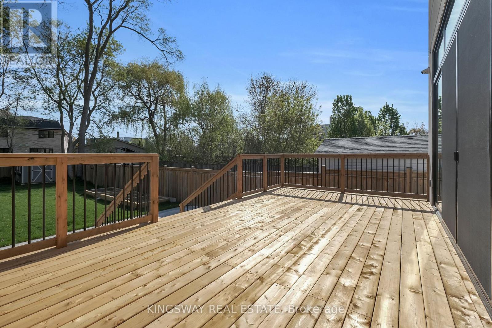 17 Broadview Avenue, Mississauga, Ontario  L5H 2S8 - Photo 7 - W12053445