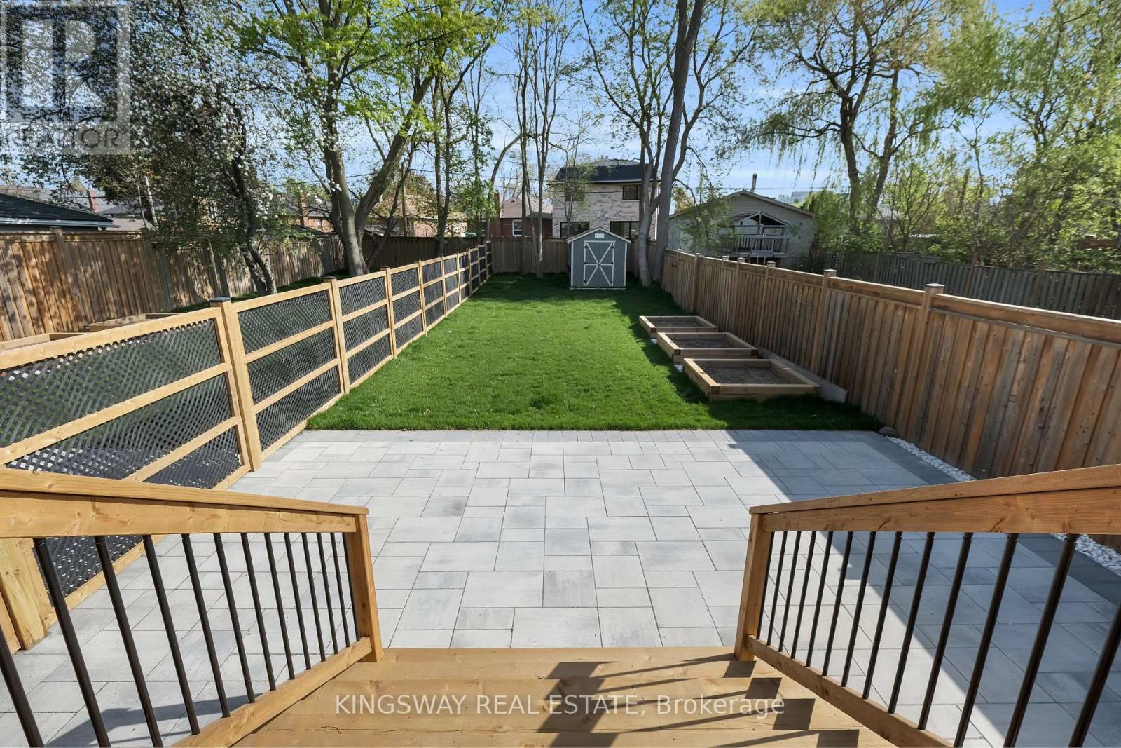 17 Broadview Avenue, Mississauga, Ontario  L5H 2S8 - Photo 8 - W12053445