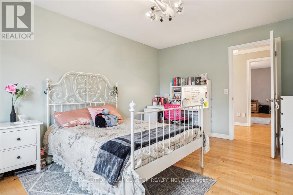 46 Woodhouse Street, Hamilton, Ontario  L9K 0H3 - Photo 34 - X12053172