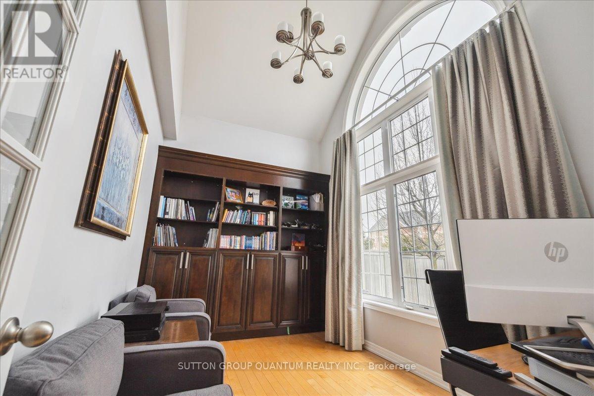 46 Woodhouse Street, Hamilton, Ontario  L9K 0H3 - Photo 6 - X12053172