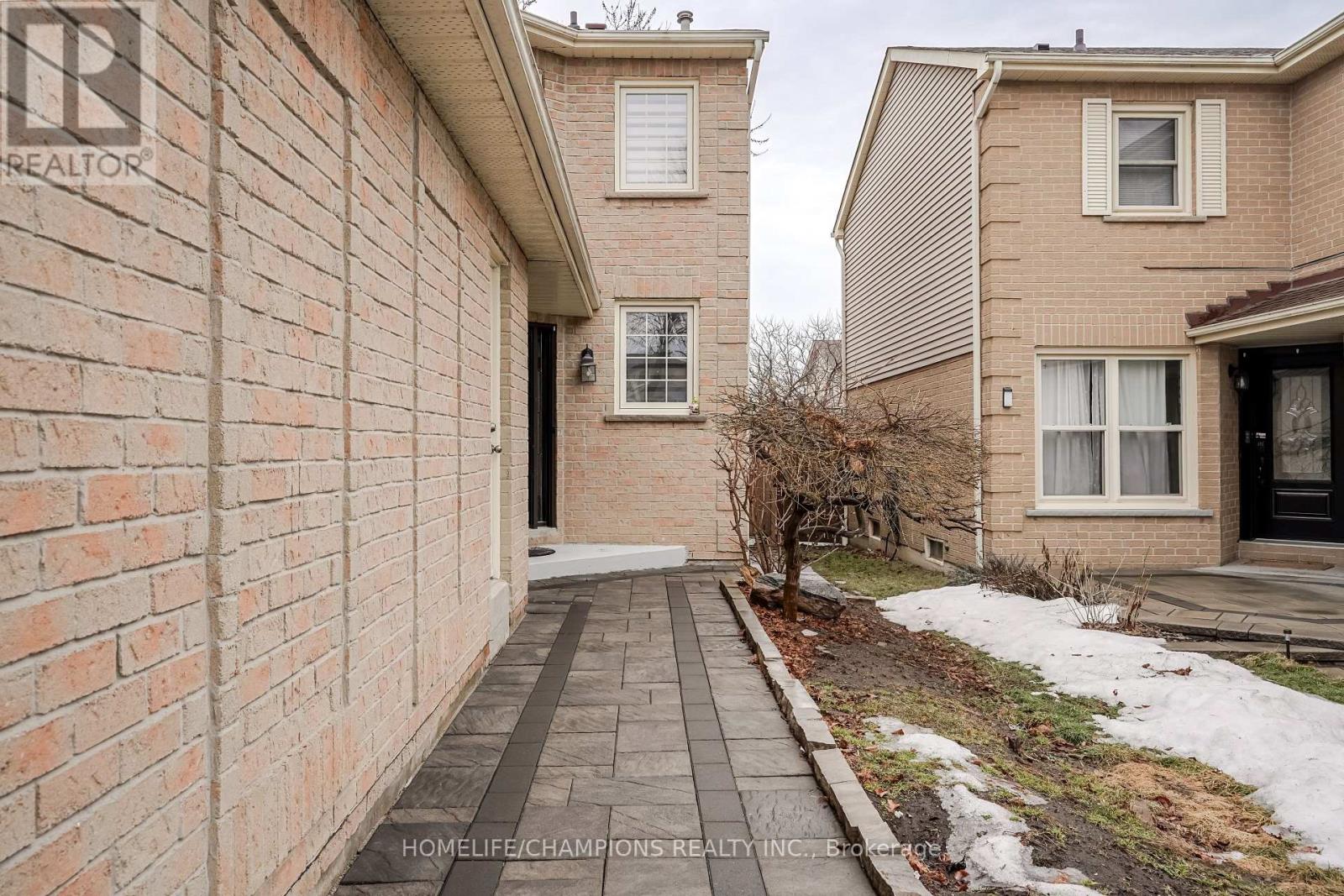 46 Hemingford Place, Whitby, Ontario  L1R 1E7 - Photo 4 - E12011054