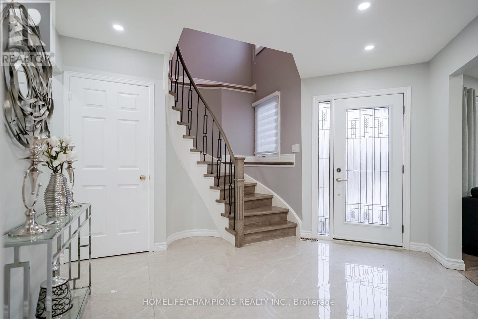 46 Hemingford Place, Whitby, Ontario  L1R 1E7 - Photo 6 - E12011054