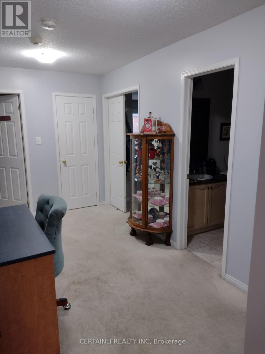 172 Osborn Avenue N, Brant, Ontario  N3T 6S7 - Photo 11 - X12053555