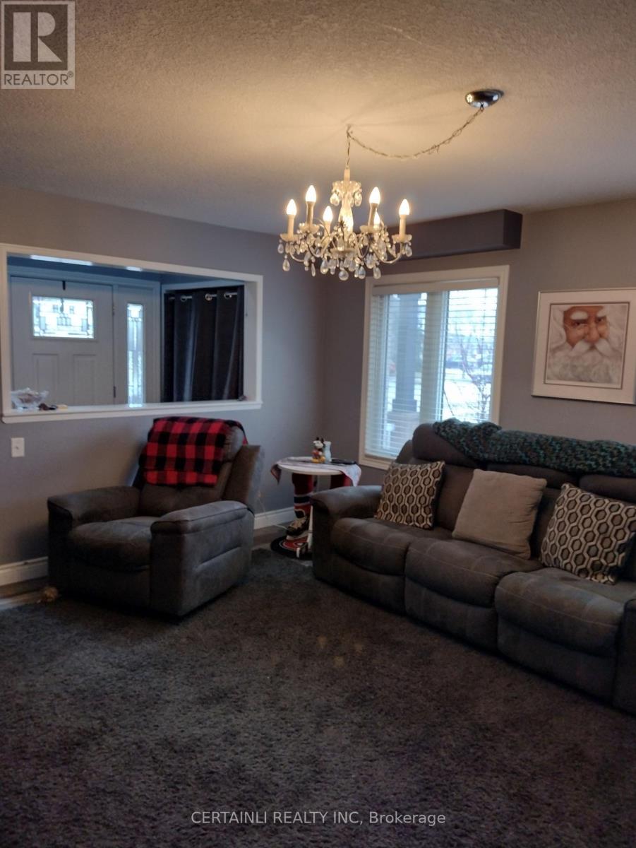 172 Osborn Avenue N, Brant, Ontario  N3T 6S7 - Photo 4 - X12053555