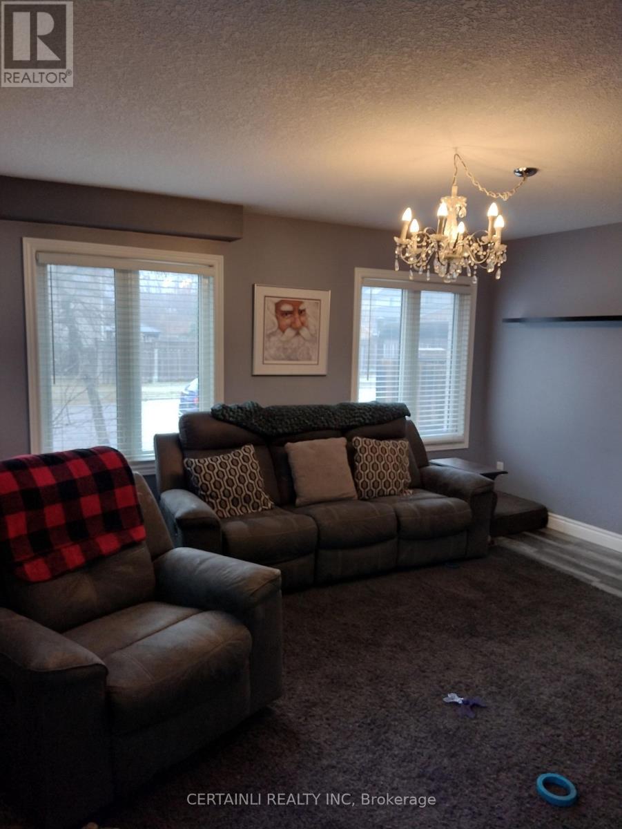 172 Osborn Avenue N, Brant, Ontario  N3T 6S7 - Photo 5 - X12053555