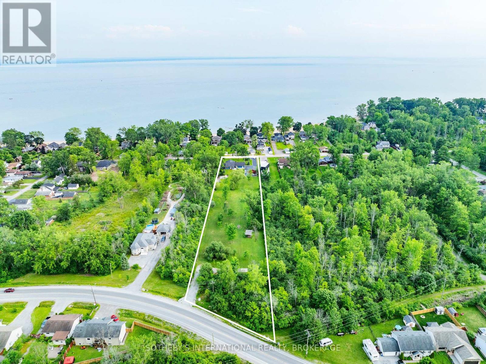880 Edgemere Road, Fort Erie (Crescent Park), Ontario  L2A 1A8 - Photo 8 - X12053596