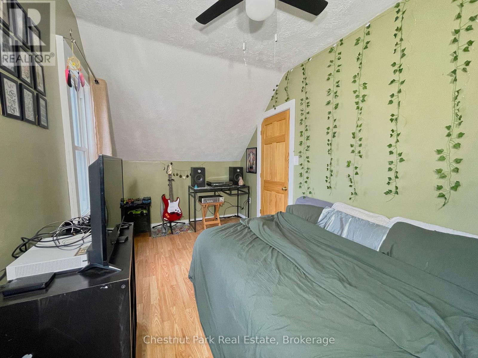 529 Claude Street, South Bruce Peninsula, Ontario  N0H 2T0 - Photo 10 - X12053545