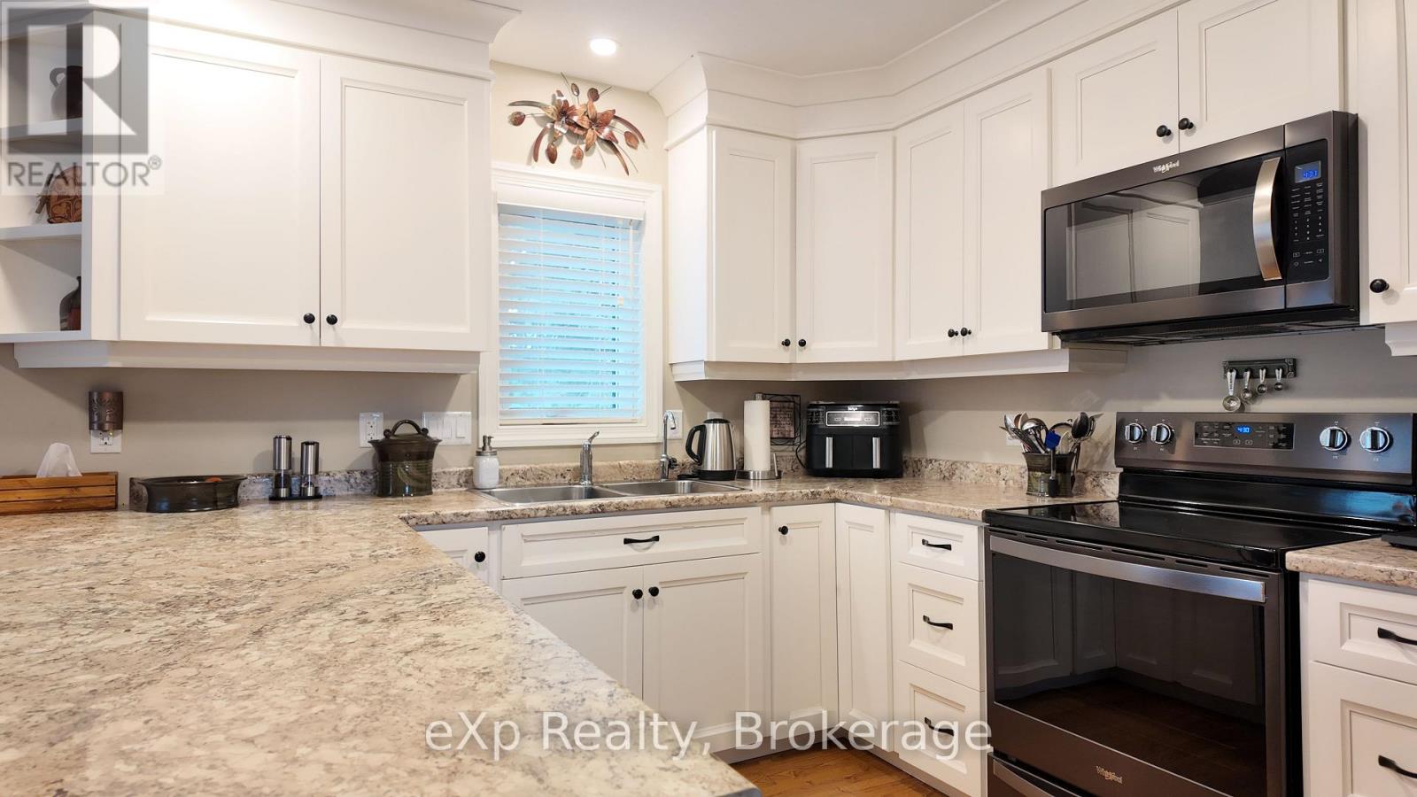 Property at 188 12TH AVENUE image 4