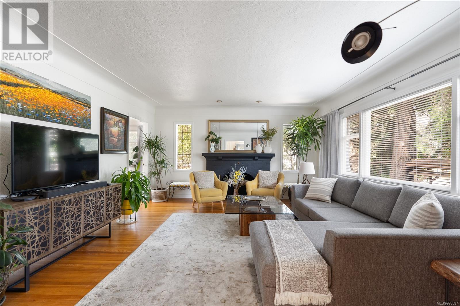 Property at 1080 San Marino Cres image 3