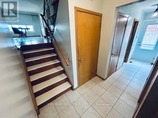 29 Whitbread Crescent, Toronto, Ontario  M3L 2A8 - Photo 12 - W12053594