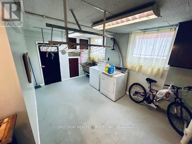 29 Whitbread Crescent, Toronto, Ontario  M3L 2A8 - Photo 15 - W12053594