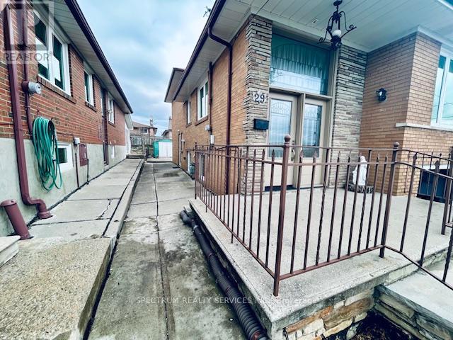 29 Whitbread Crescent, Toronto, Ontario  M3L 2A8 - Photo 16 - W12053594