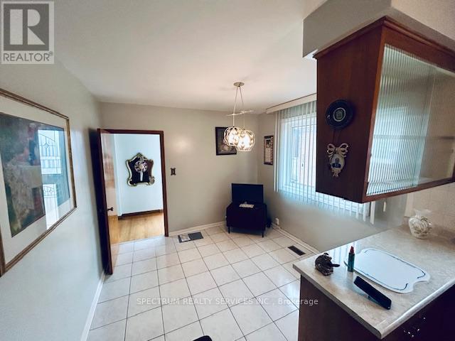 29 Whitbread Crescent, Toronto, Ontario  M3L 2A8 - Photo 4 - W12053594