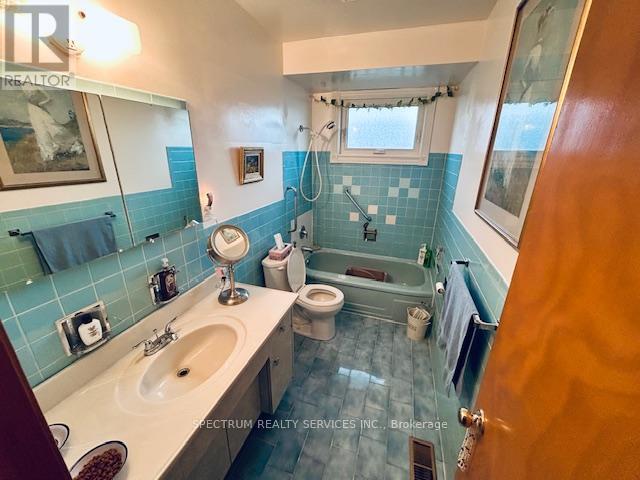 29 Whitbread Crescent, Toronto, Ontario  M3L 2A8 - Photo 9 - W12053594