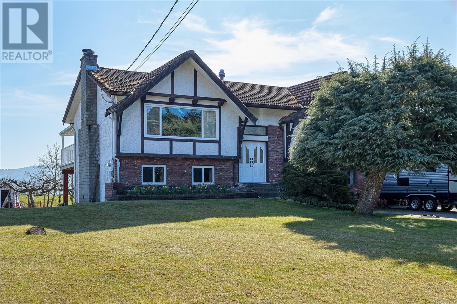Property at 6627 Lakes Rd image 1