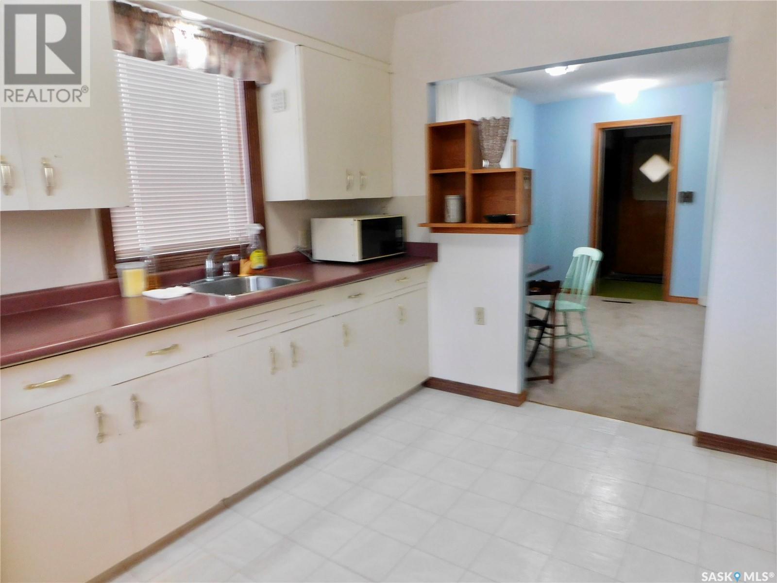 517 3rd Avenue E, Assiniboia, Saskatchewan  S0H 0B0 - Photo 12 - SK000370