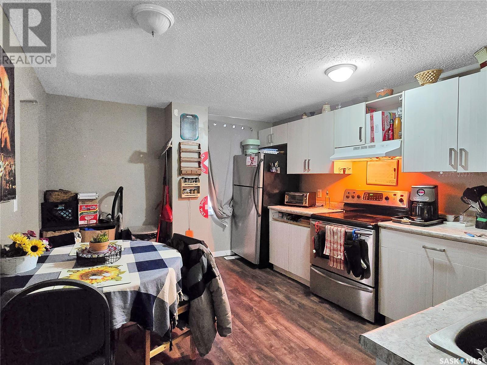 Property at 205 J AVENUE S image 4
