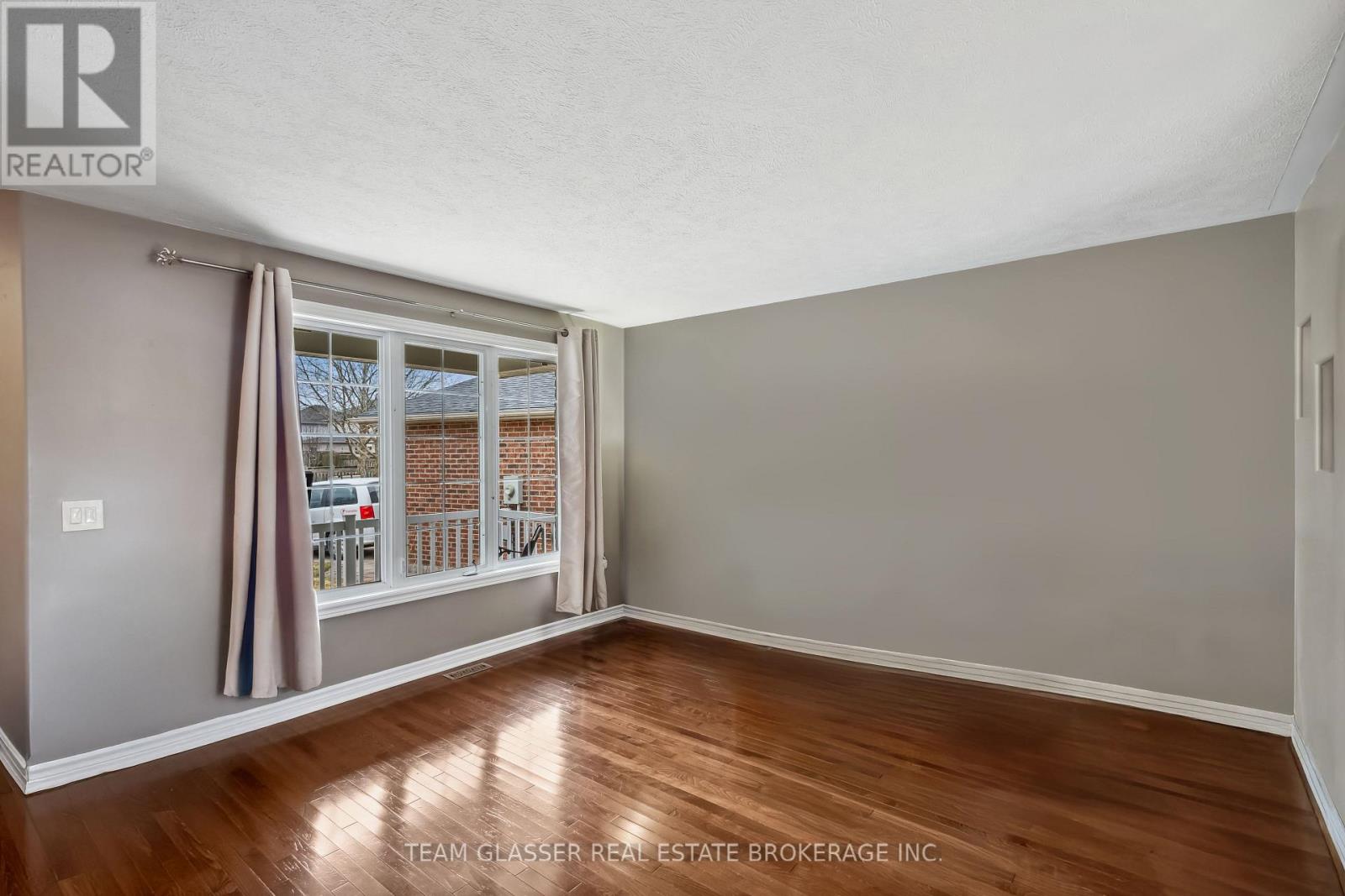 Photo 9 of 45 for 1677 Devos Drive