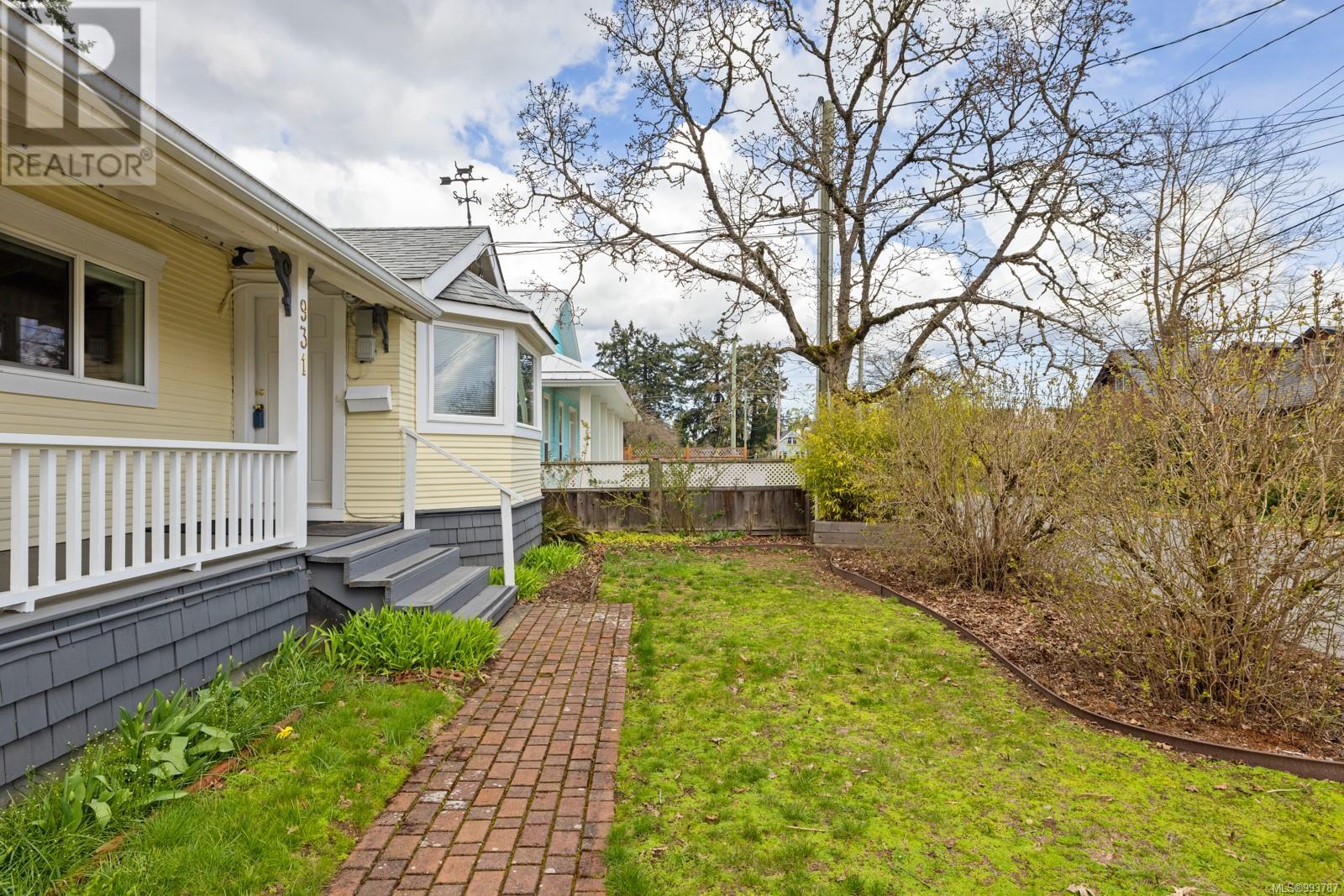Property at 931 Cavell St image 2