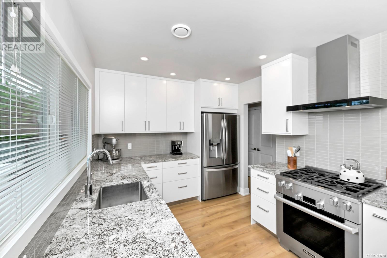 Property at 1045 Nicholson St image 3
