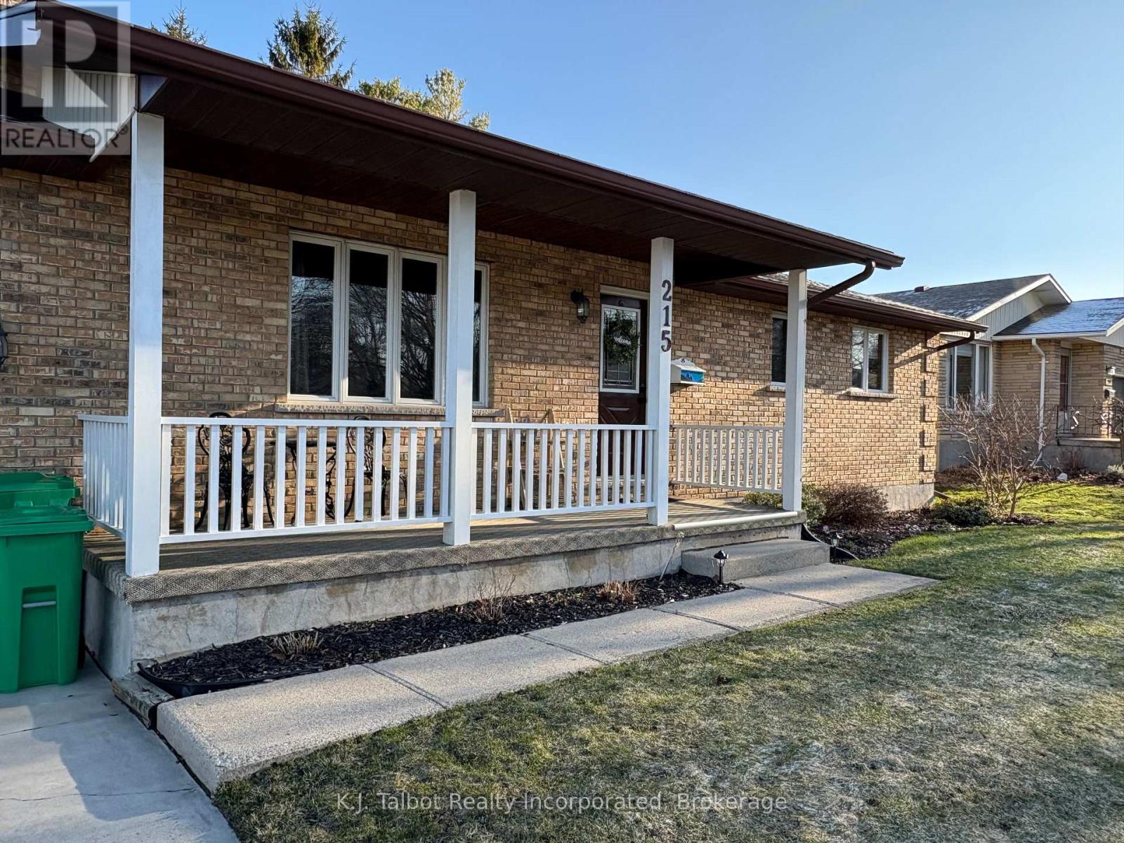 215 Bennett Street E, Goderich, Ontario  N7A 1A8 - Photo 2 - X12053733