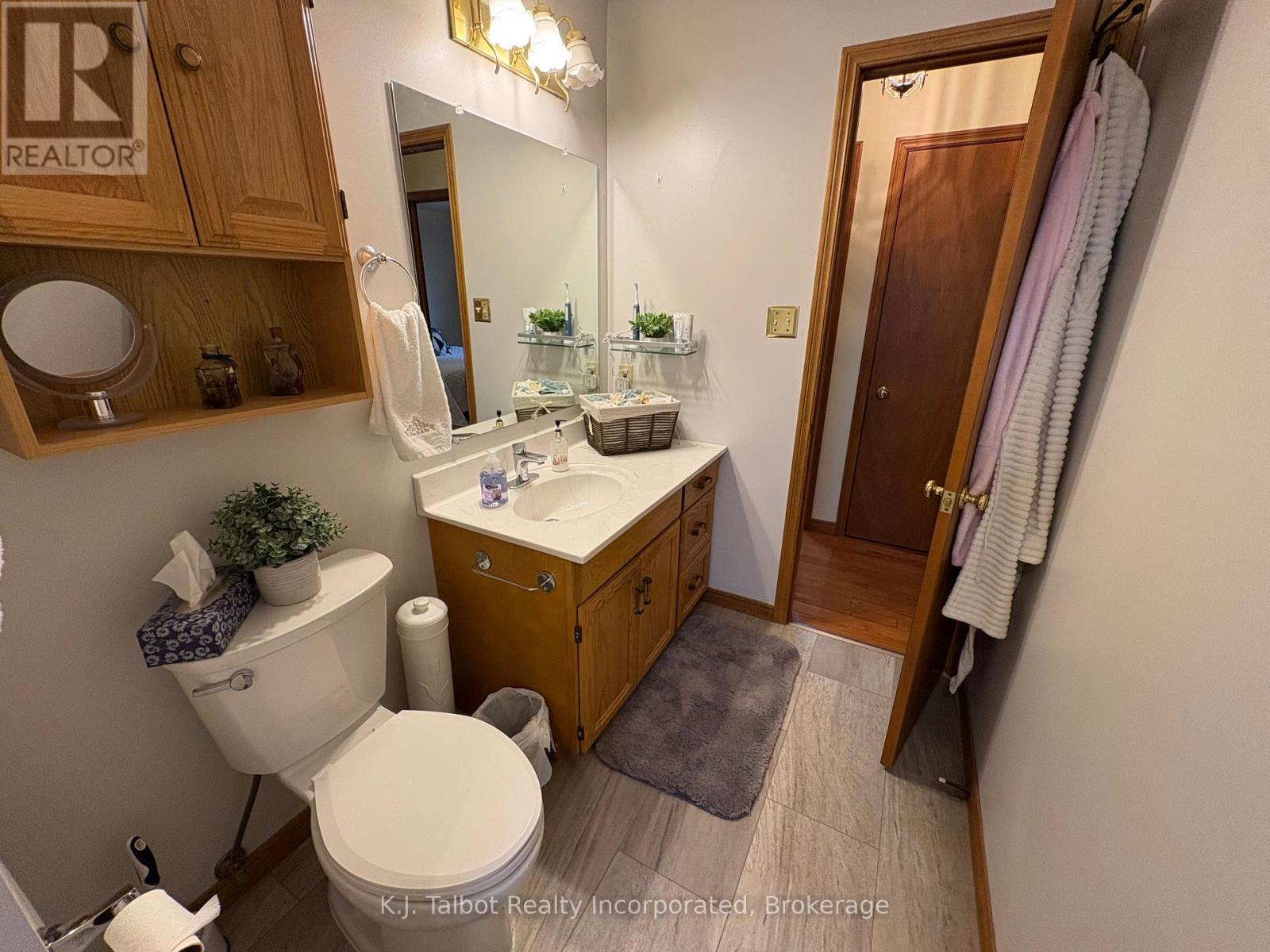 215 Bennett Street E, Goderich, Ontario  N7A 1A8 - Photo 24 - X12053733