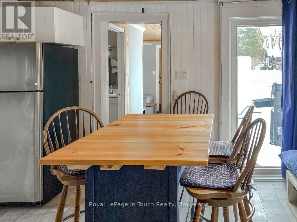 31 Wolfe Street, Penetanguishene, Ontario  L9M 1B7 - Photo 13 - S12041946