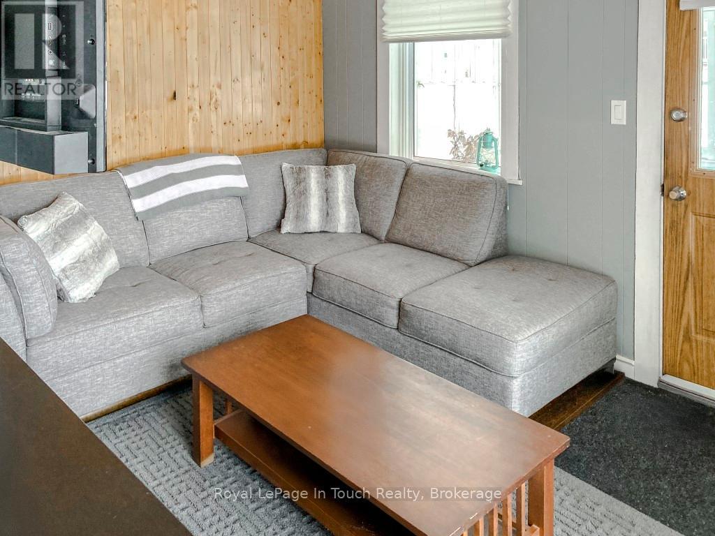 31 Wolfe Street, Penetanguishene, Ontario  L9M 1B7 - Photo 17 - S12041946