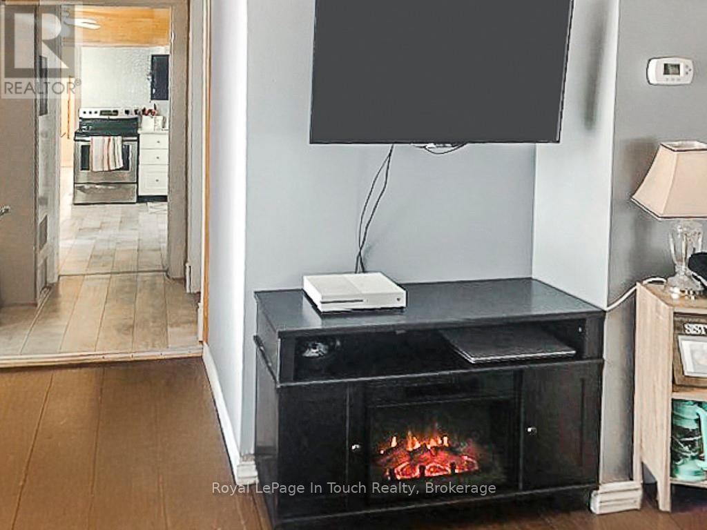 31 Wolfe Street, Penetanguishene, Ontario  L9M 1B7 - Photo 18 - S12041946