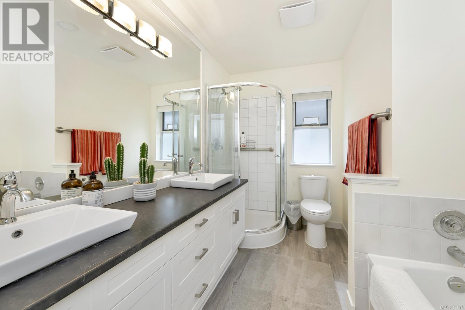 Property at 3601 Arbutus Dr N image 4