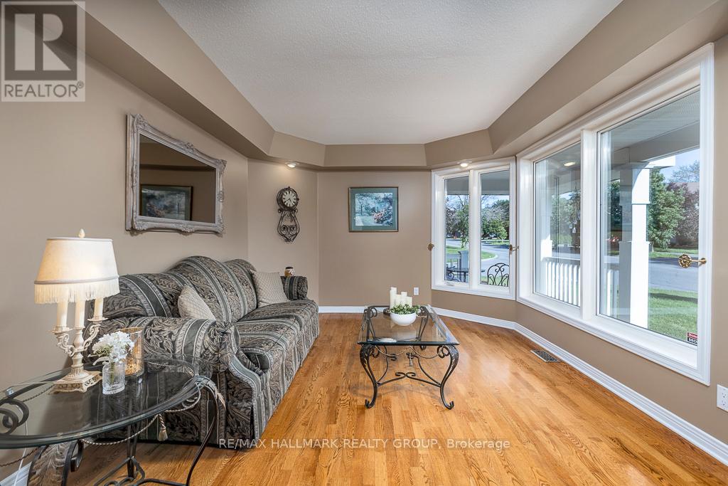 Property at 62 CLYDESDALE AVENUE image 2