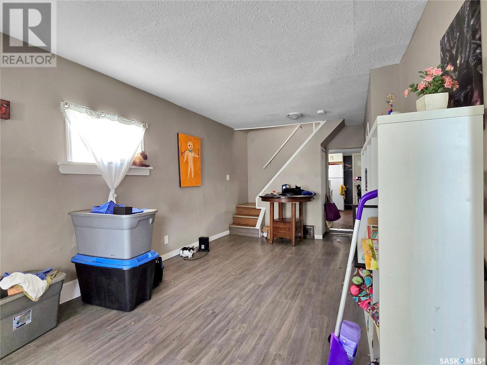 Property at 312 E AVENUE S image 3
