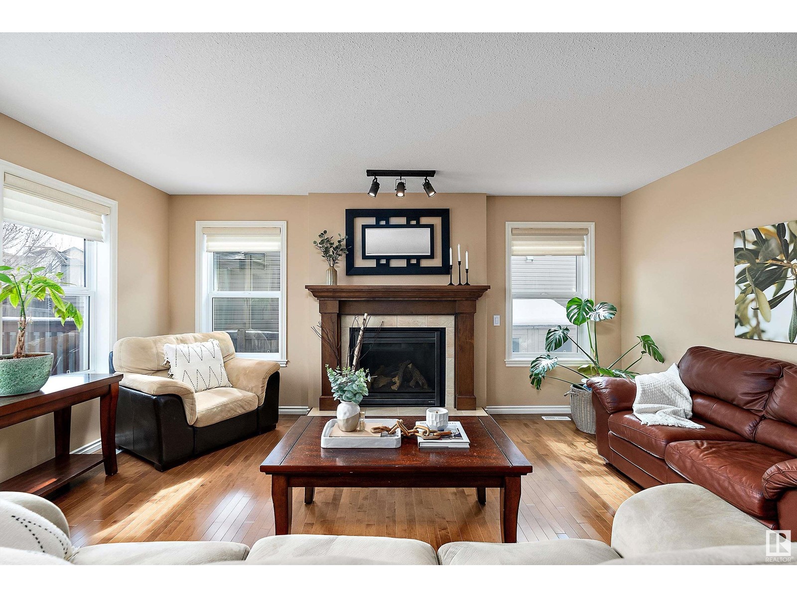 Property at 15 SELKIRK PL image 5