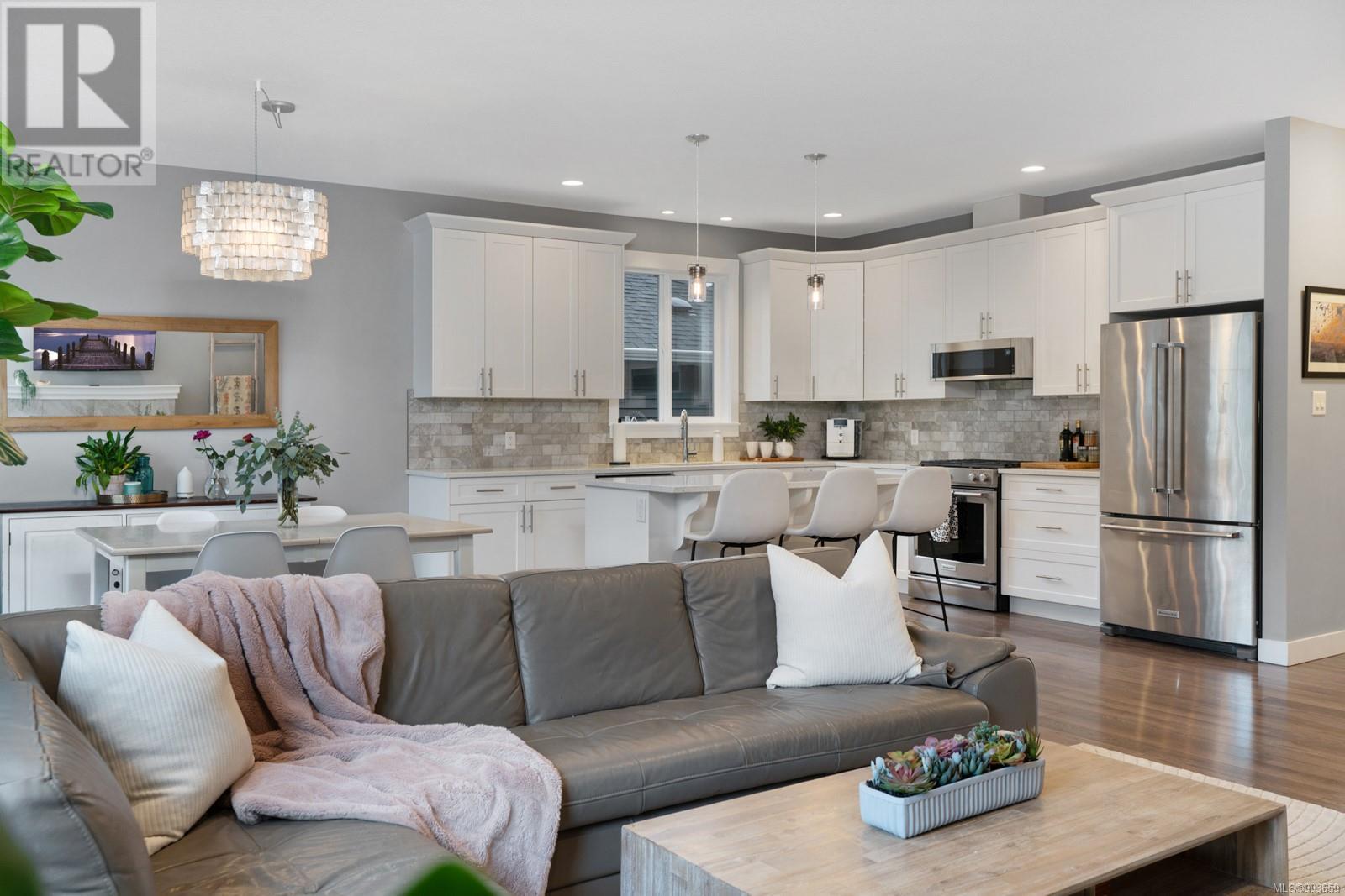 Property at 370 Cordan St image 1